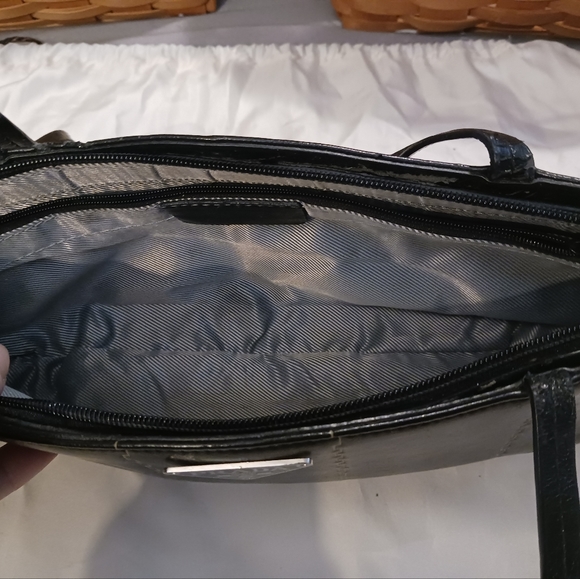 Fashion Shoulder Bag with Damages - Picture 8 of 16